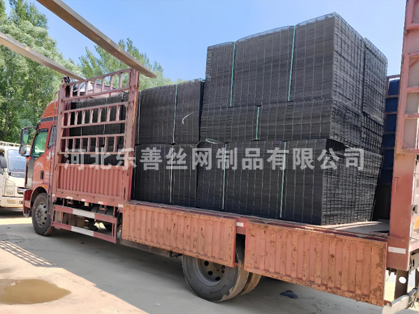 上海静安区郑总订购的建筑网片正在装车